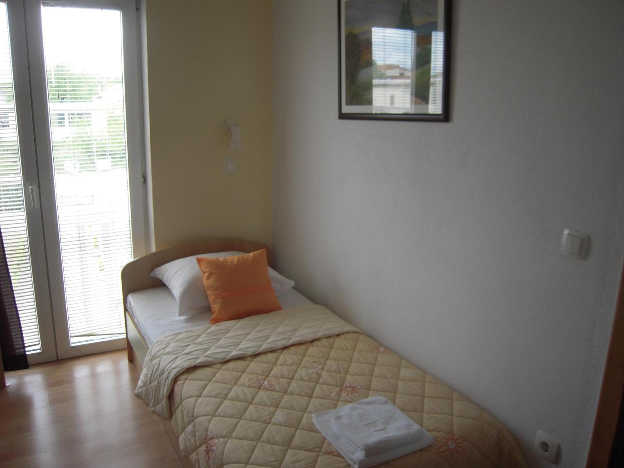 Guest House Regina Mundi เมจูโกเรีย ห้อง รูปภาพ