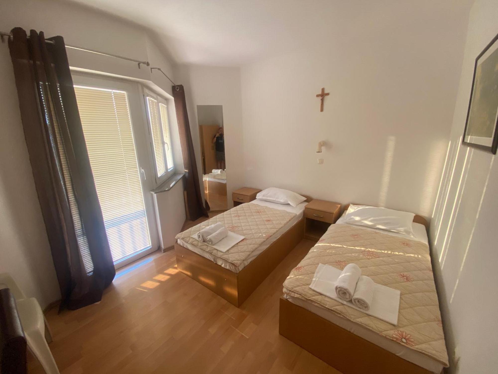 Guest House Regina Mundi เมจูโกเรีย ภายนอก รูปภาพ