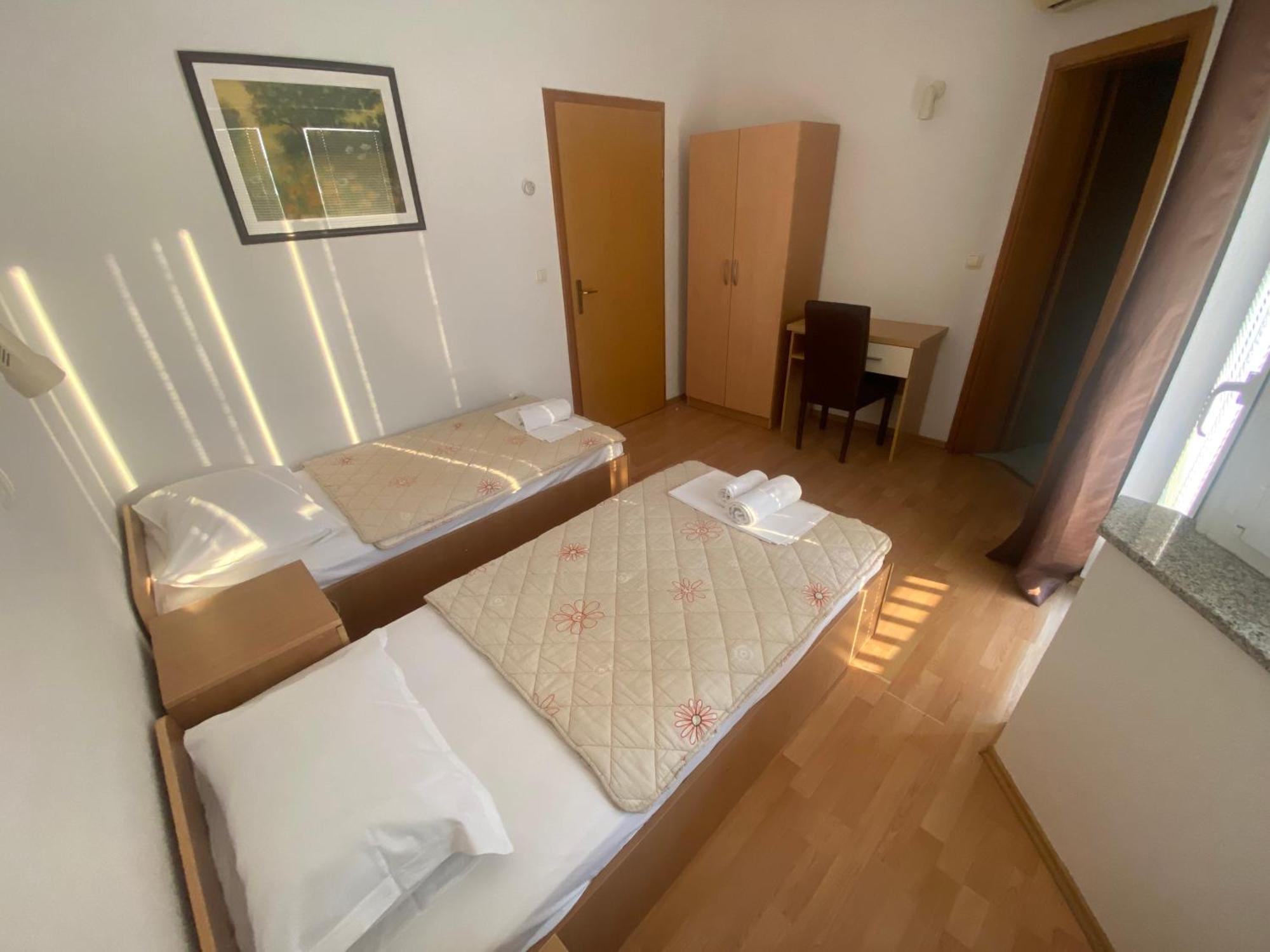 Guest House Regina Mundi เมจูโกเรีย ภายนอก รูปภาพ