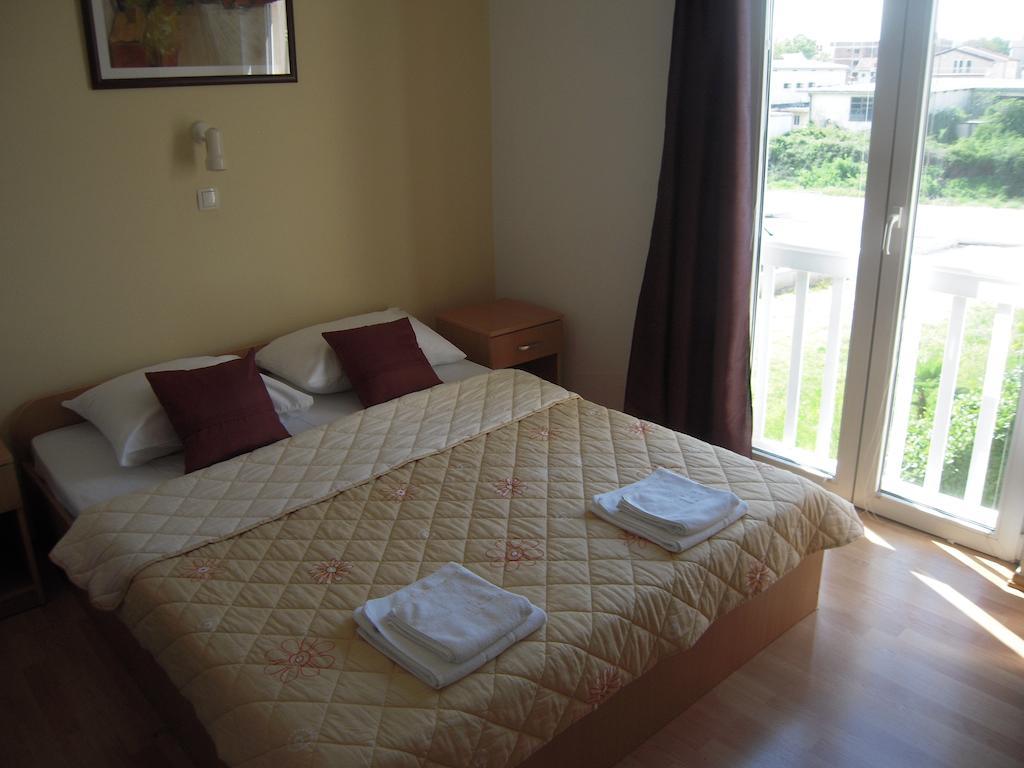 Guest House Regina Mundi เมจูโกเรีย ภายนอก รูปภาพ
