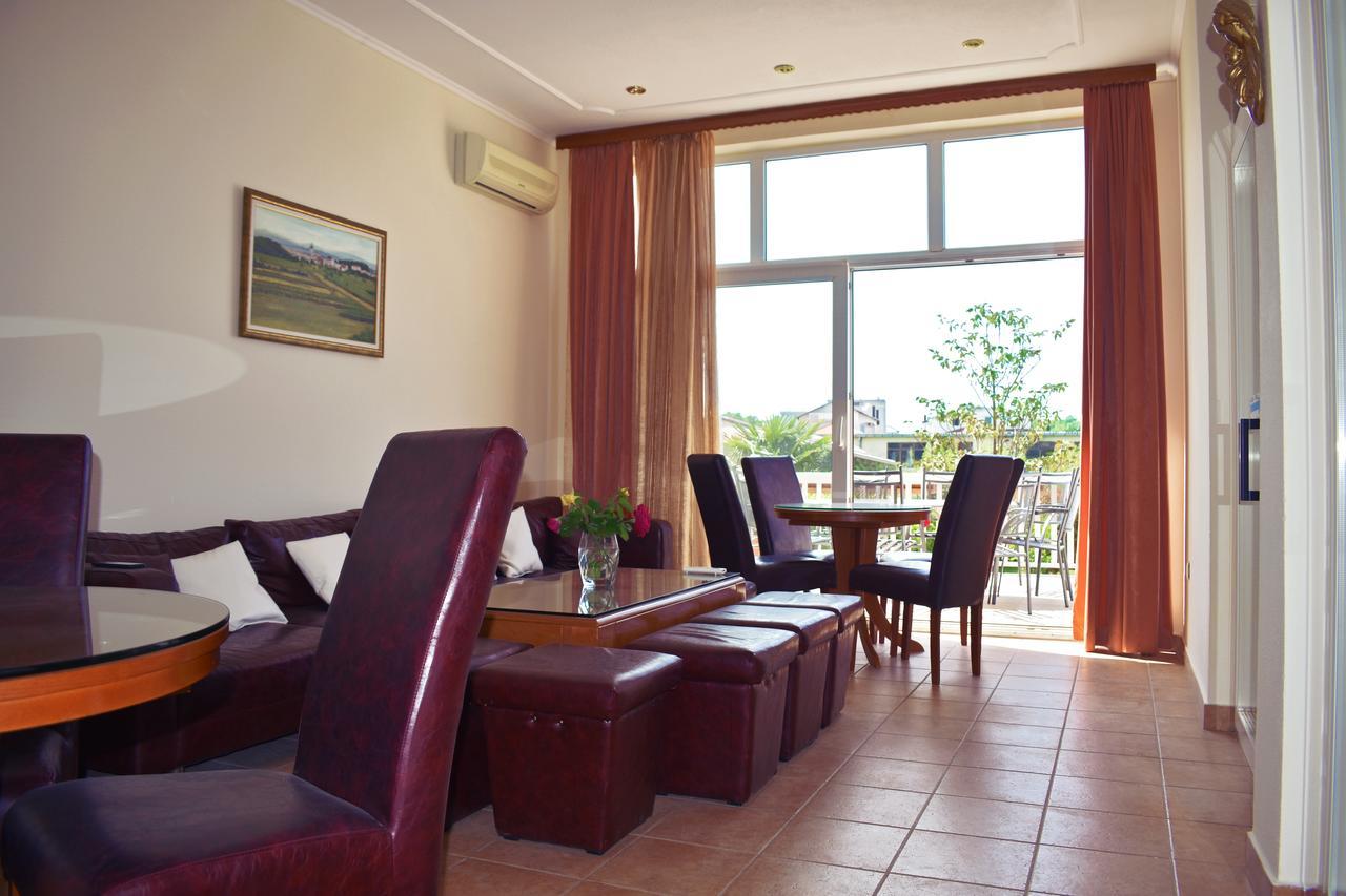 Guest House Regina Mundi เมจูโกเรีย ภายนอก รูปภาพ