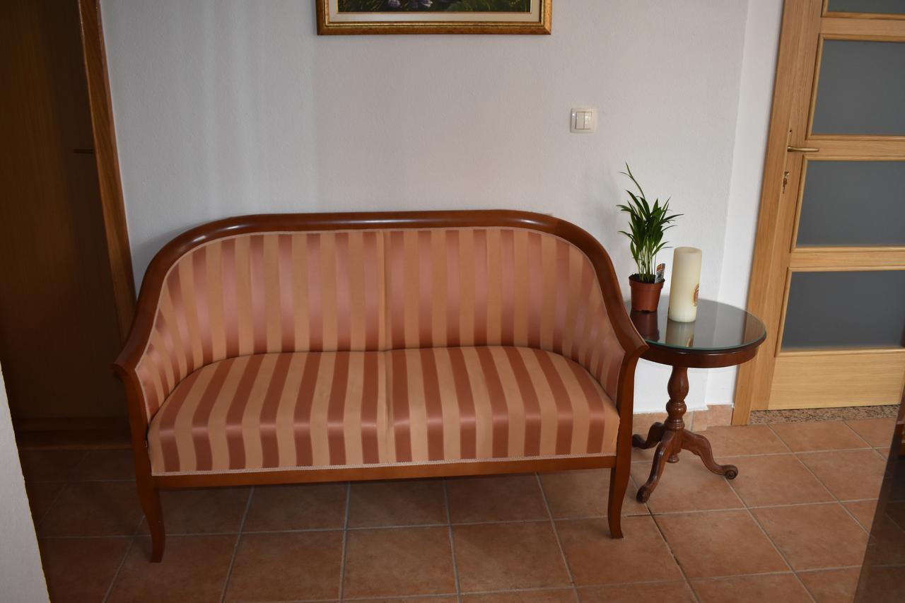 Guest House Regina Mundi เมจูโกเรีย ภายนอก รูปภาพ