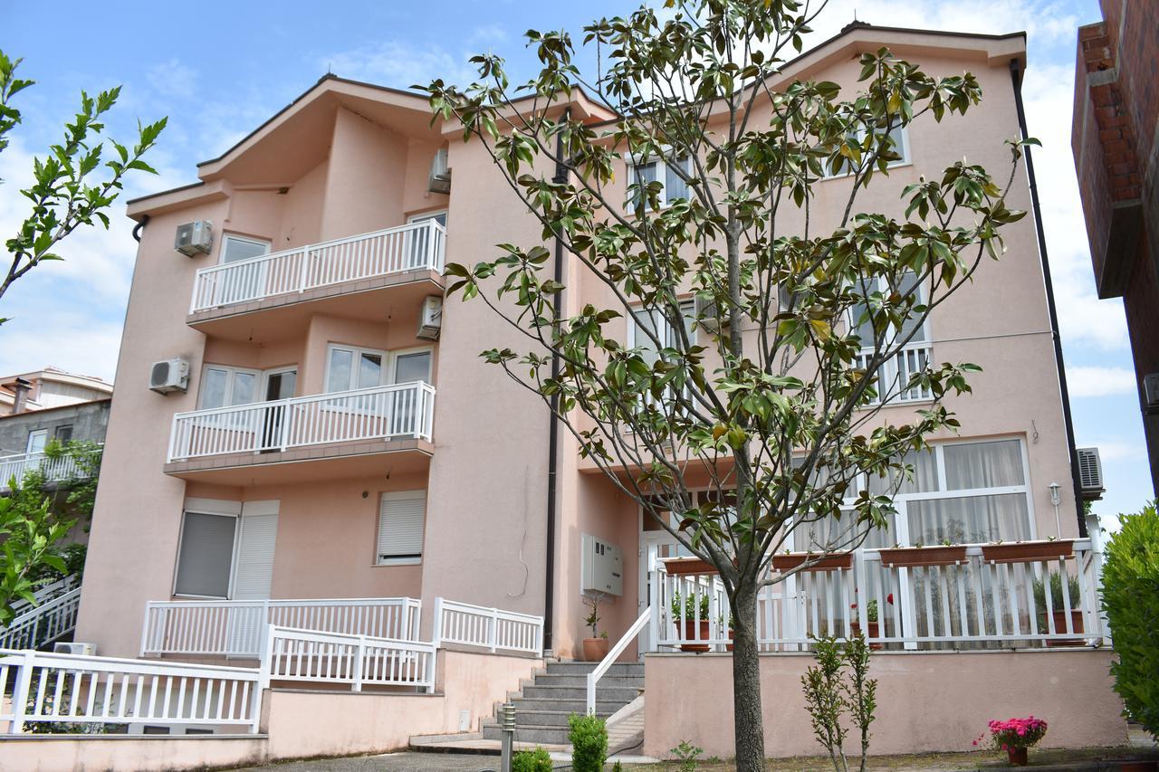 Guest House Regina Mundi เมจูโกเรีย ภายนอก รูปภาพ